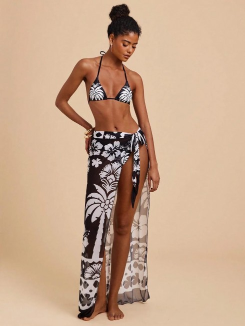 Set bikini con falda larga...